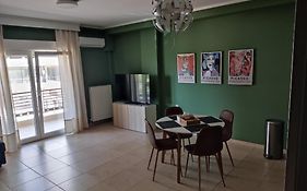 Cozy Apt! Friends & Family - Private Paid Parking